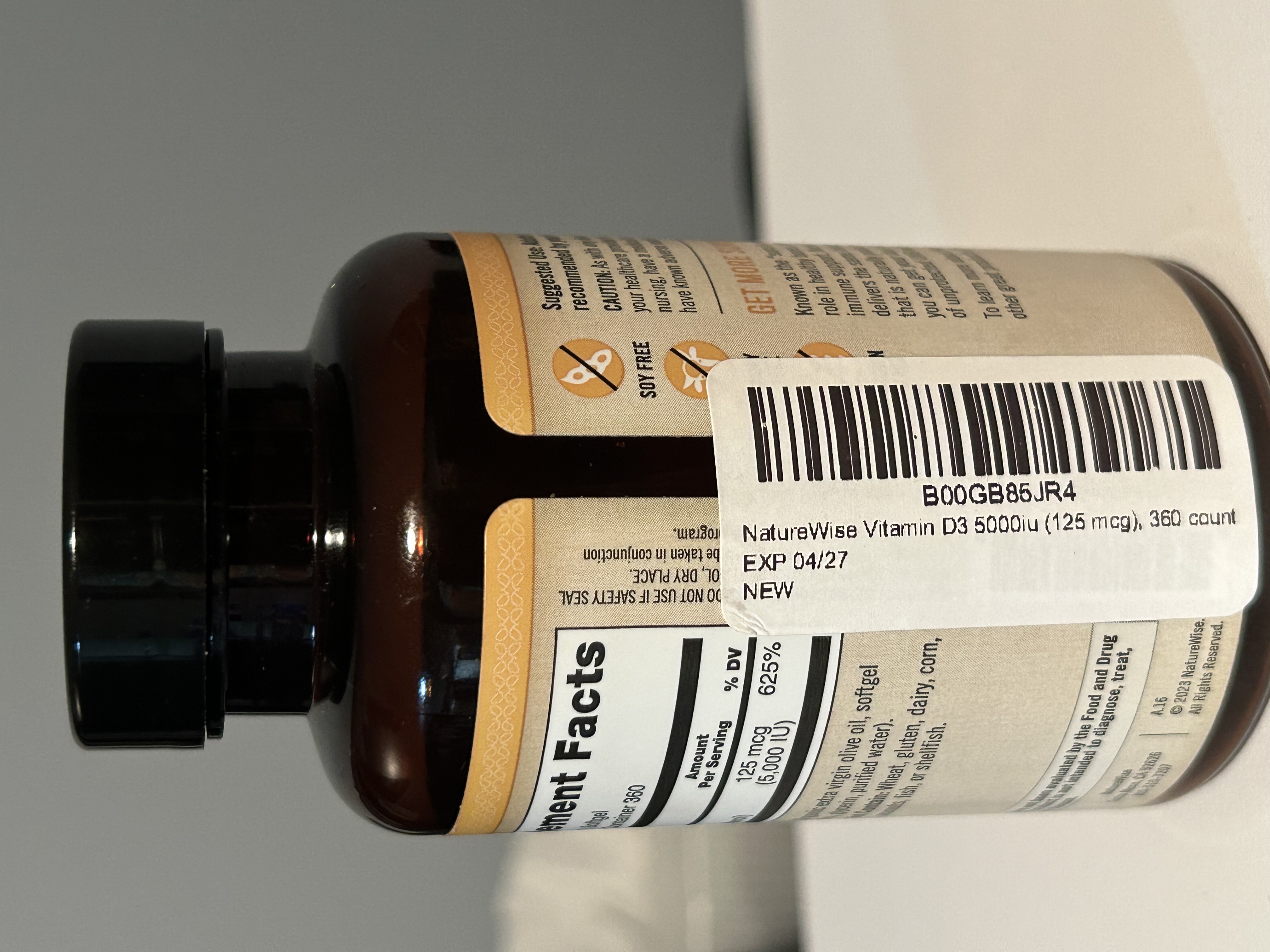 Correct label positioning on flat edge of bottle